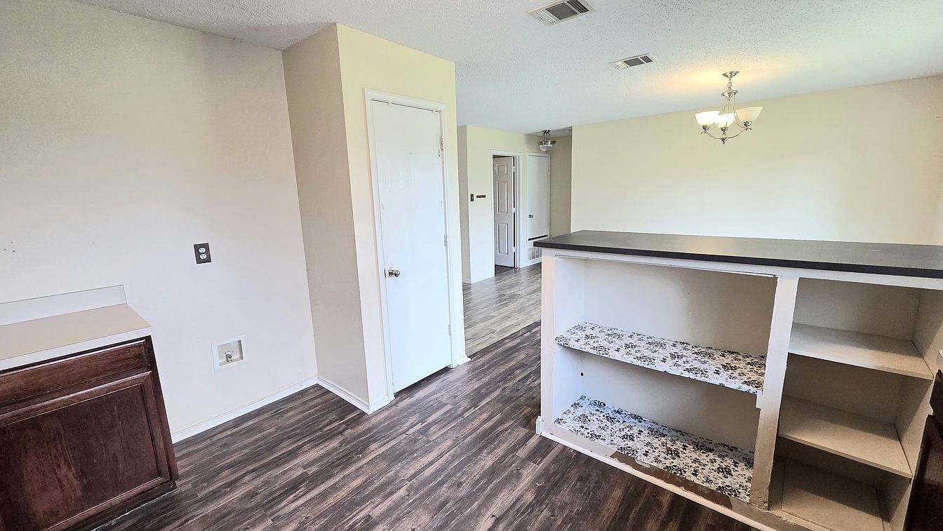 Building Photo - 8103 Zephyr Ct