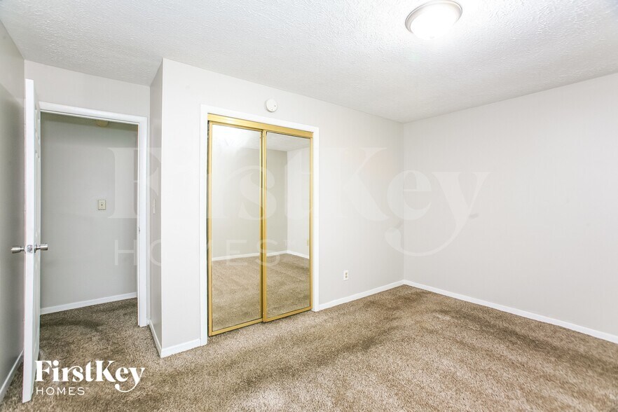 Building Photo - 2910 Heatherlea Dr