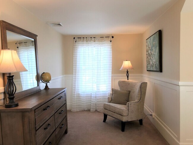 Building Photo - Windsor St-214