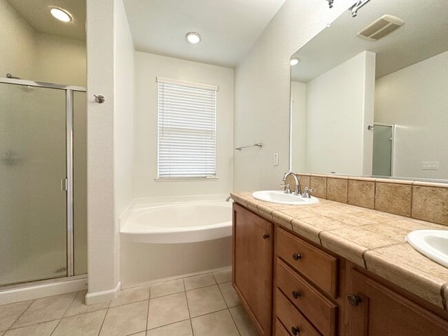 Building Photo - Spacious 3 bedroom 2 bath home in Rancho Cordova!!