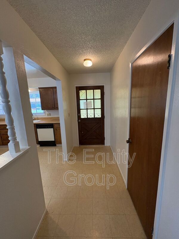 Building Photo - 3924 W Hillsdale Ct