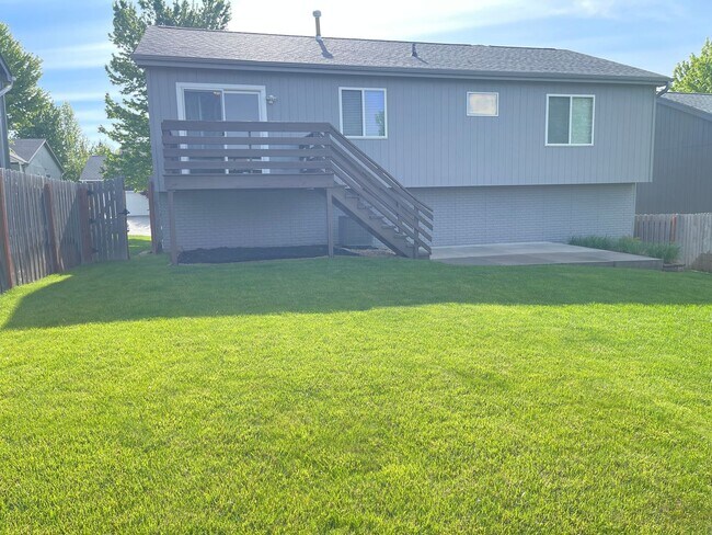 Building Photo - Comfortable 3-Bedroom Home in Desirable Millard West Area - $2,095