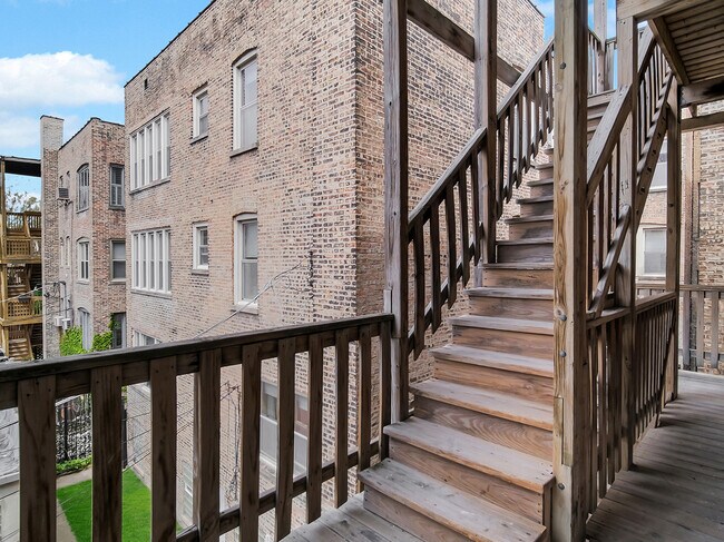 Building Photo - 5132 S Drexel Ave