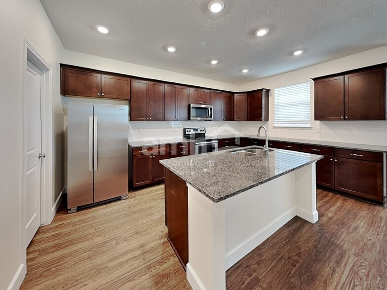 Building Photo - 2325 S Wild Horse Way