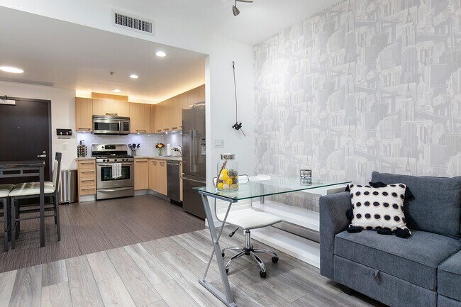 Building Photo - 1431 Pacific Hwy