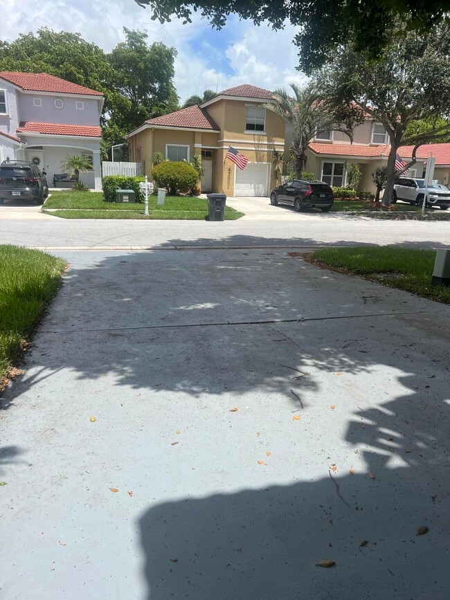 Building Photo - 6752 Green Island Cir