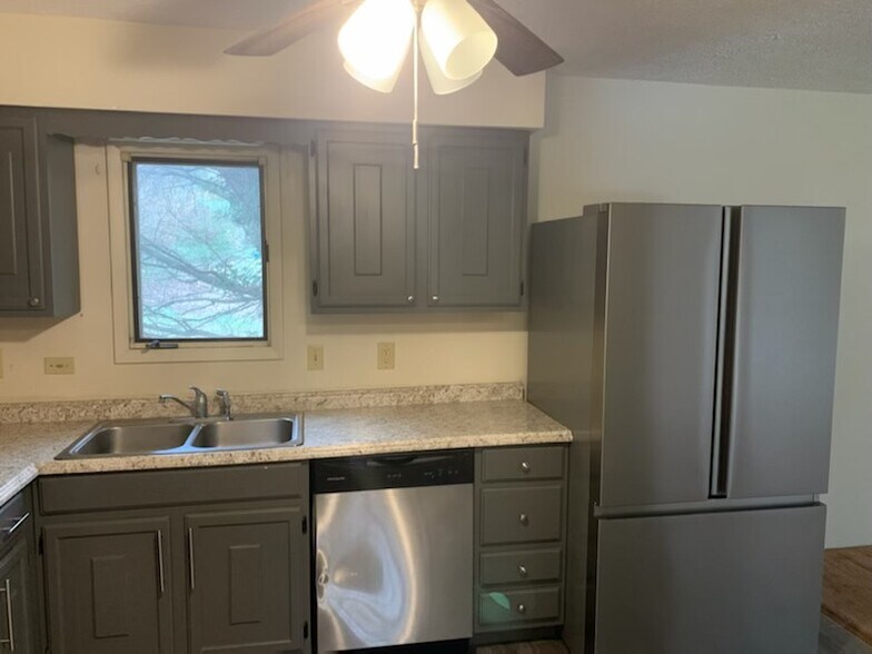 Building Photo - 64 Debra Ln