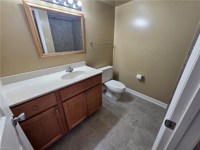 Building Photo - 4003 Governors Square