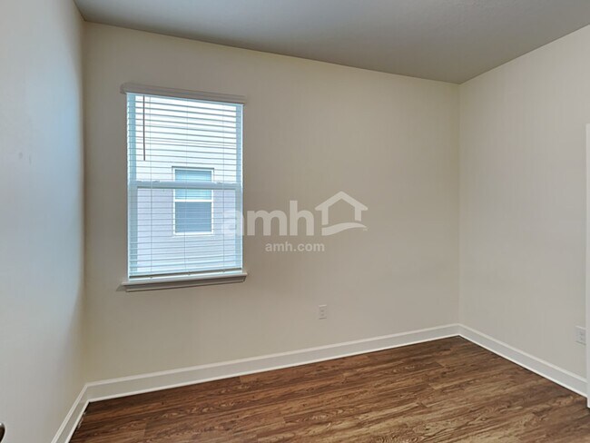Building Photo - 307 Pine Terrace Dr