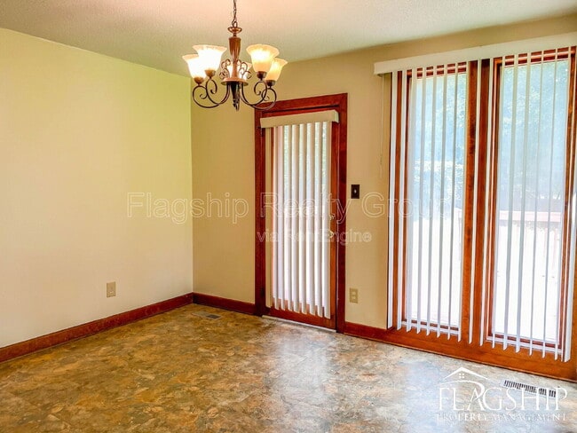 Building Photo - 1228 Forest Acres Dr