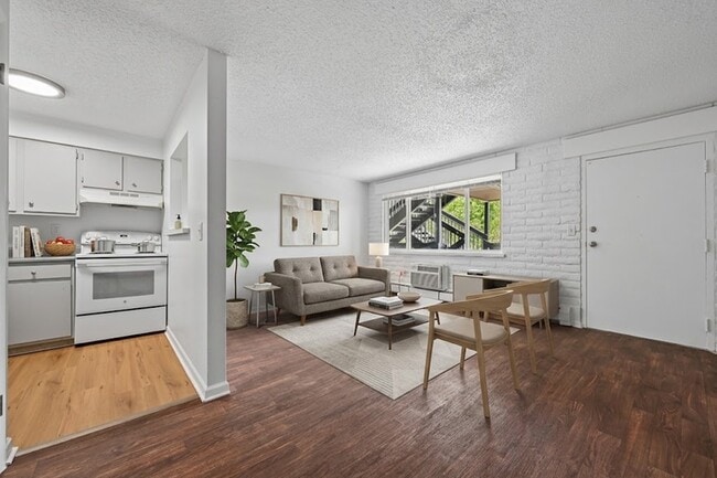 3ee30f5b-0449-4ce7-ab4c-6ce928bf14c2 - Creekside