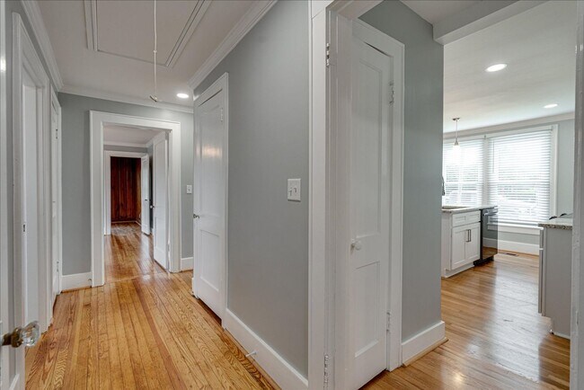 Building Photo - 3 bedroom home in Red Bank!