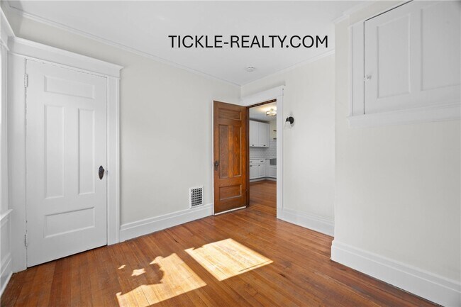 Building Photo - 15-17-17 Roosevelt St