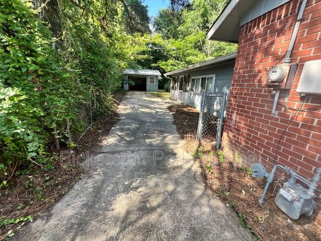Building Photo - 6620 Cove Cir
