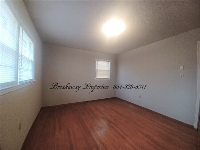 Building Photo - 219 Thompson St