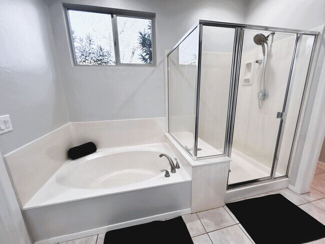 Building Photo - Beautiful fully furnished 4-bedroom, 2.5-bath home located near downtown Gilbert!