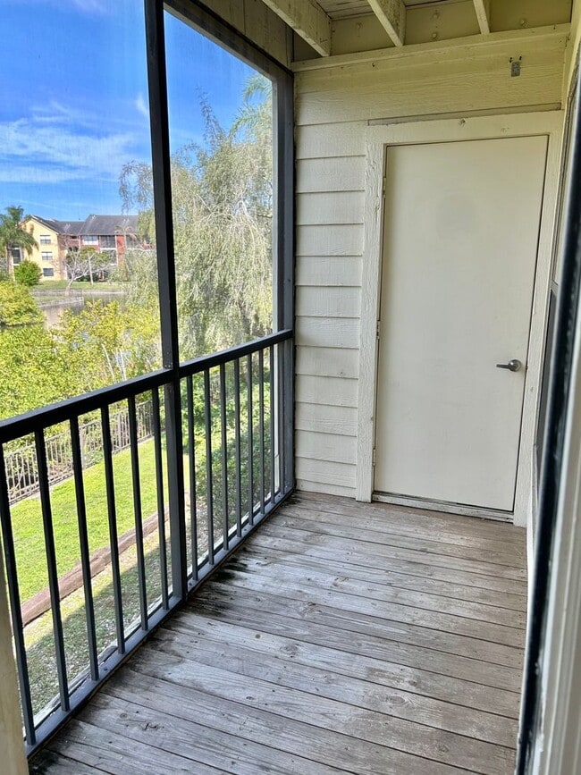 Building Photo - One Bedroom Apartment in Gated Community - Easy Highway Access!