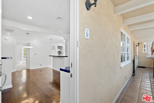 Building Photo - 916 N Alfred St