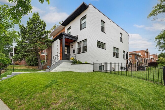 Building Photo - 5226 11th St NE