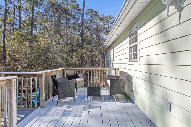 Building Photo - 309 Julia St