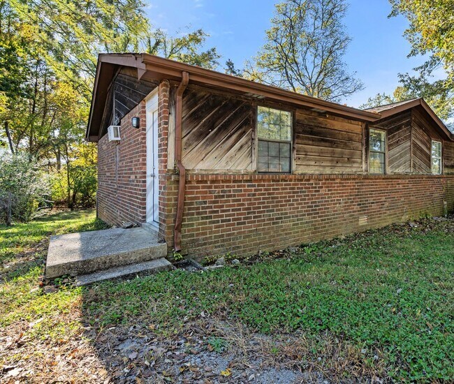 Building Photo - On Special: Two Bedroom Duplex in Hermitage!