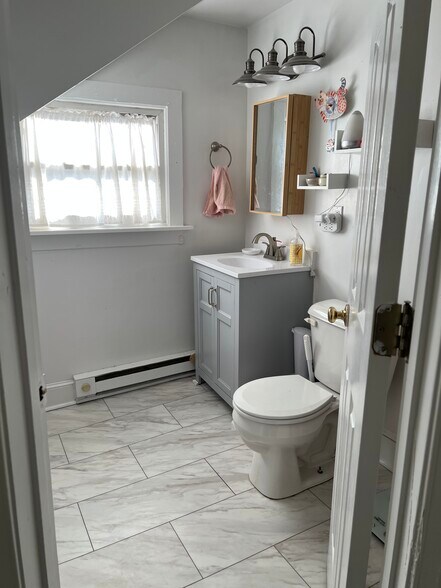 Building Photo - 700 Hinton Ave