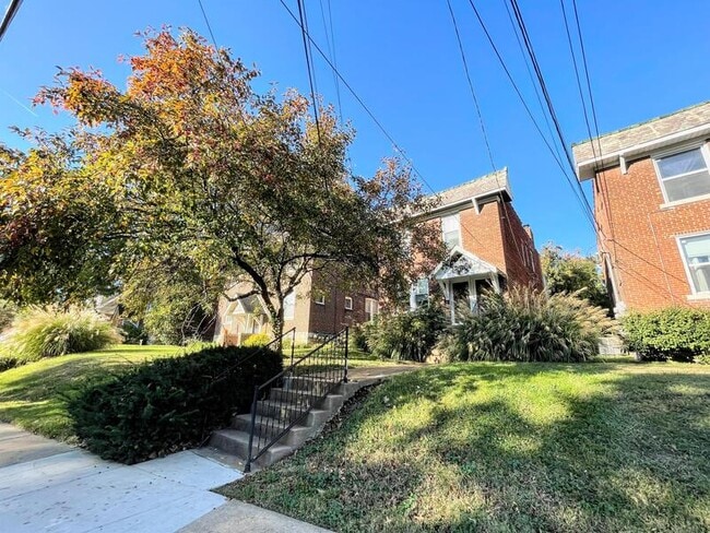 Building Photo - 2309 Bellevue Ave