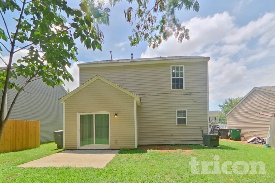 Building Photo - 5400 Peachwood Dr