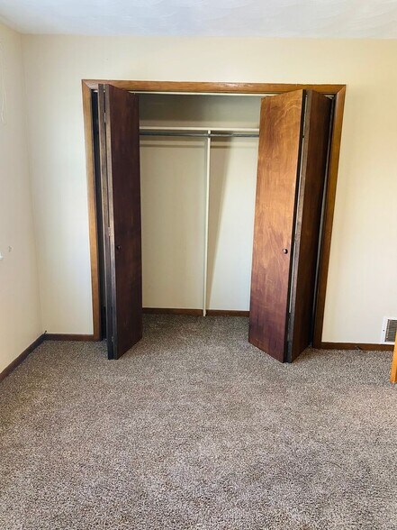 Building Photo - 805 Mitchell Ave