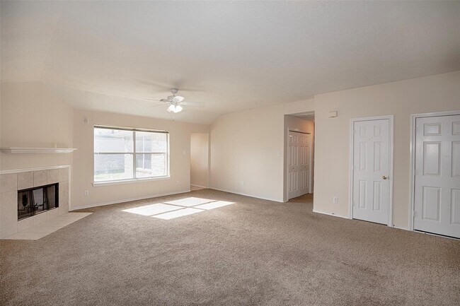 Building Photo - 5008 Blanco Dr