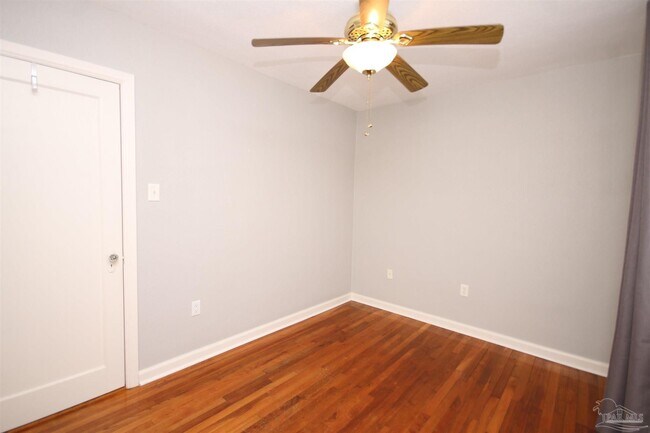 Building Photo - 1221 E Hernandez St