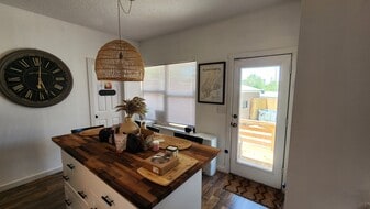 Kitchen - 1021 Edith Blvd NE