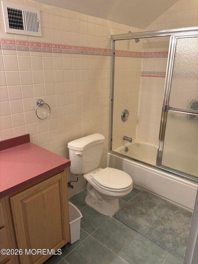 Building Photo - 506 S Bayview Ave