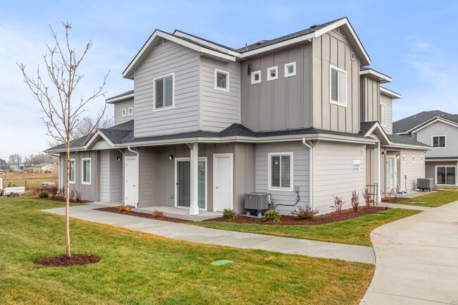 Building Photo - Wilson Creek Townhomes - $500 off with 6-months of free covered parking for move-ins by the end o...