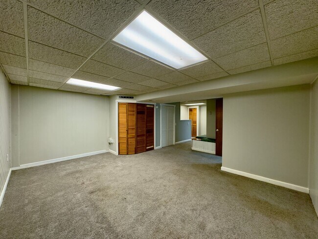 Building Photo - 5371 King Arthur Cir