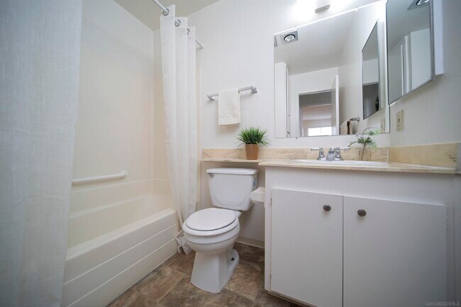 Building Photo - 3549 Castle Glen Dr