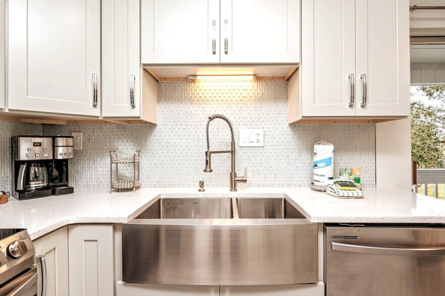 Building Photo - 4000 Gulf Terrace Dr