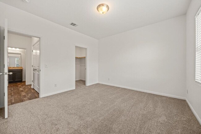 Building Photo - 960 Bunton Reserve Blvd
