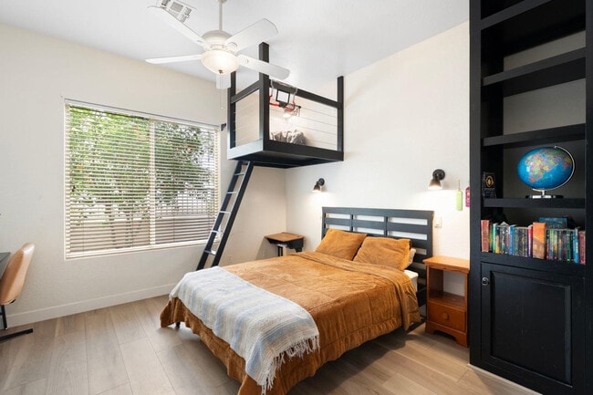 Building Photo - 5404 E Lonesome Trail