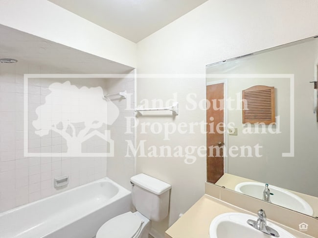 Building Photo - 3016 Skipper Pl