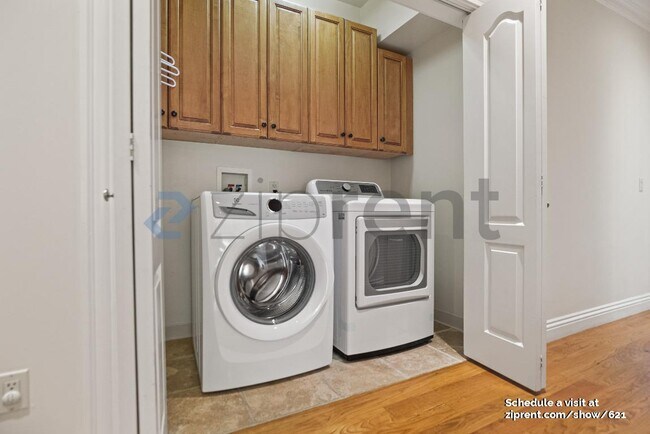 Building Photo - 1320 Drake Ave