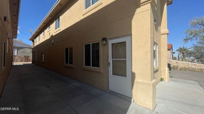 Primary Photo - 2717 Idalia Ave