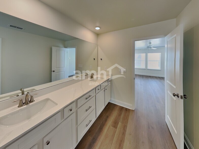 Building Photo - 3622 Creek View Cir