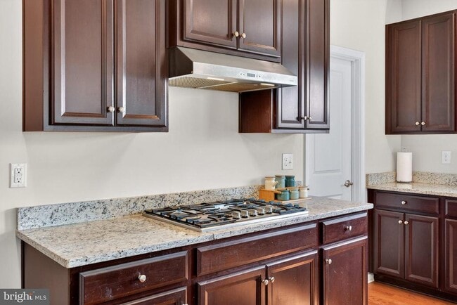 Building Photo - 40 Gina Dr