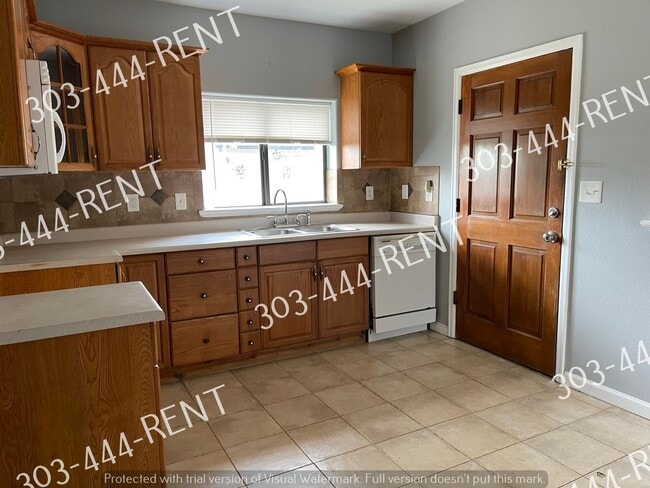 Building Photo - Perfect location for a 2 bedroom-1 bathroom house!