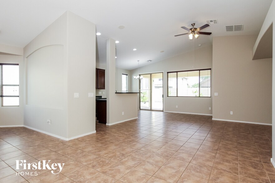 Building Photo - 15247 W Edgemont Ave