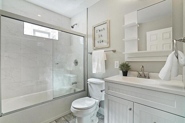 Building Photo - 597 Lilley Ave