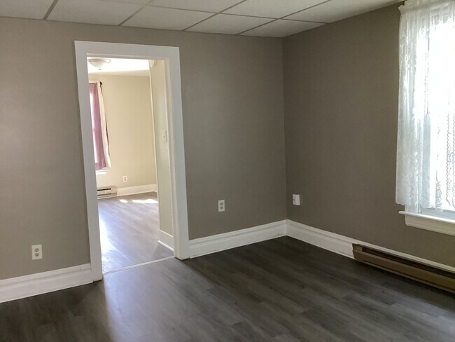 Building Photo - 319 Fairview Ave