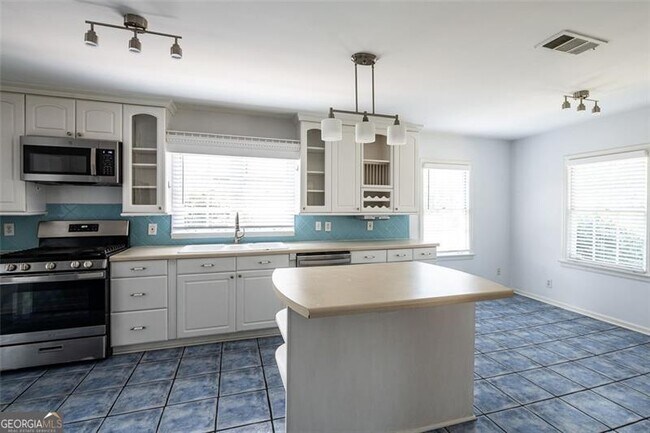 Building Photo - 1205 Spring Valley Ln NE