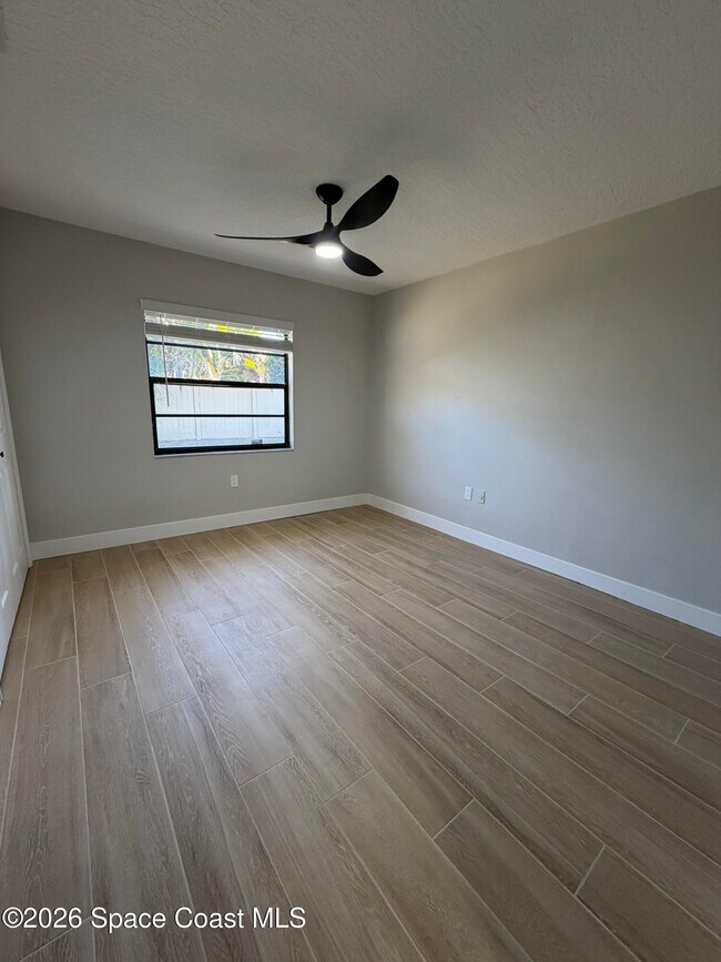 Building Photo - 845 Juniper Cir